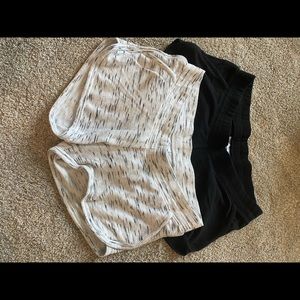 Set of 2 comfy maternity shorts!
